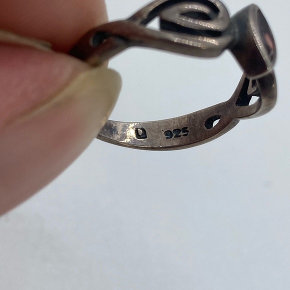 BOGO50 Sterling silver garnet ring - Picture 5 of 6